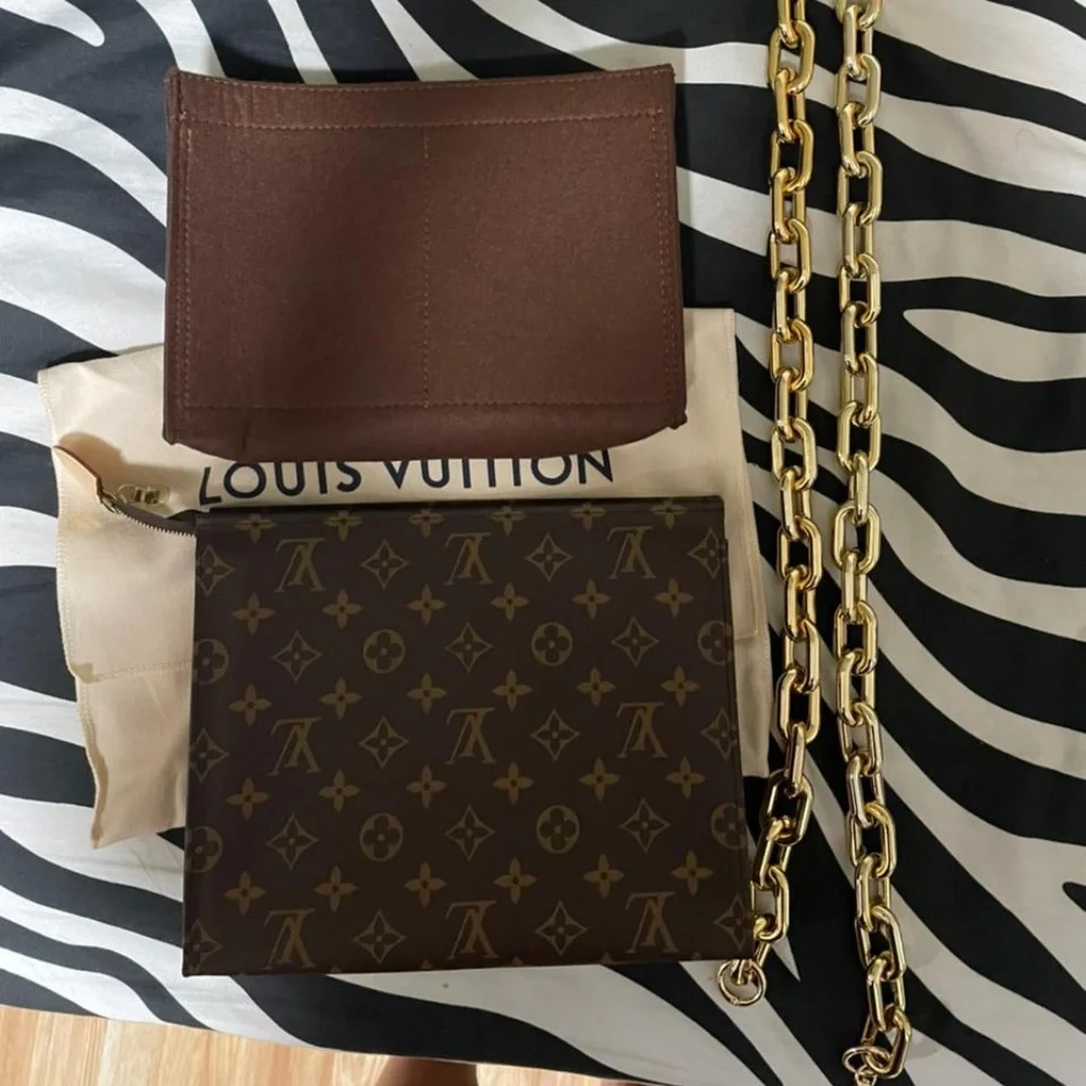 Louis Vuitton Toiletry Pouch 26 - Picture 1 of 8